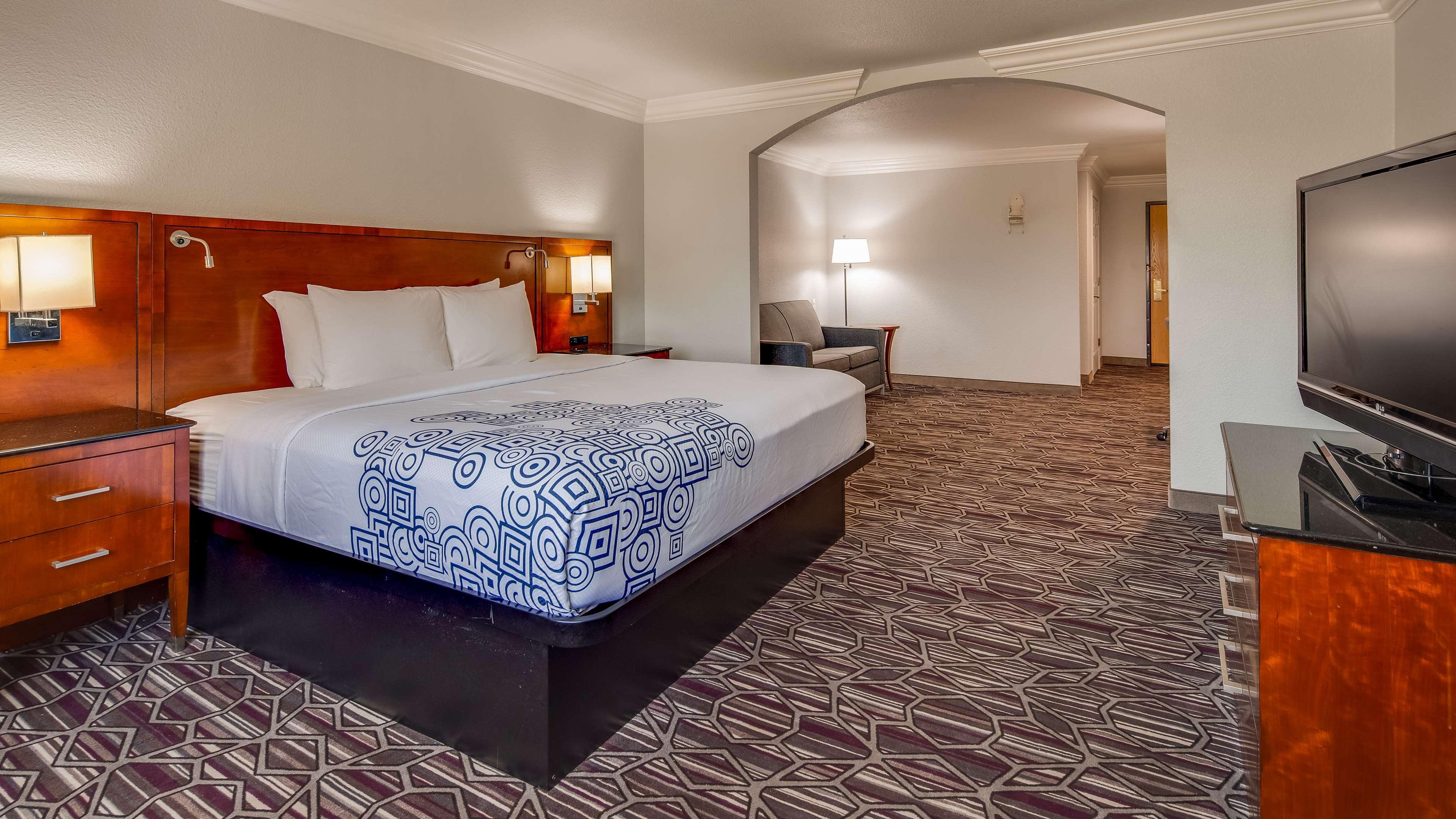Surestay Plus By Best Western Fort Worth Benbrook Exterior photo