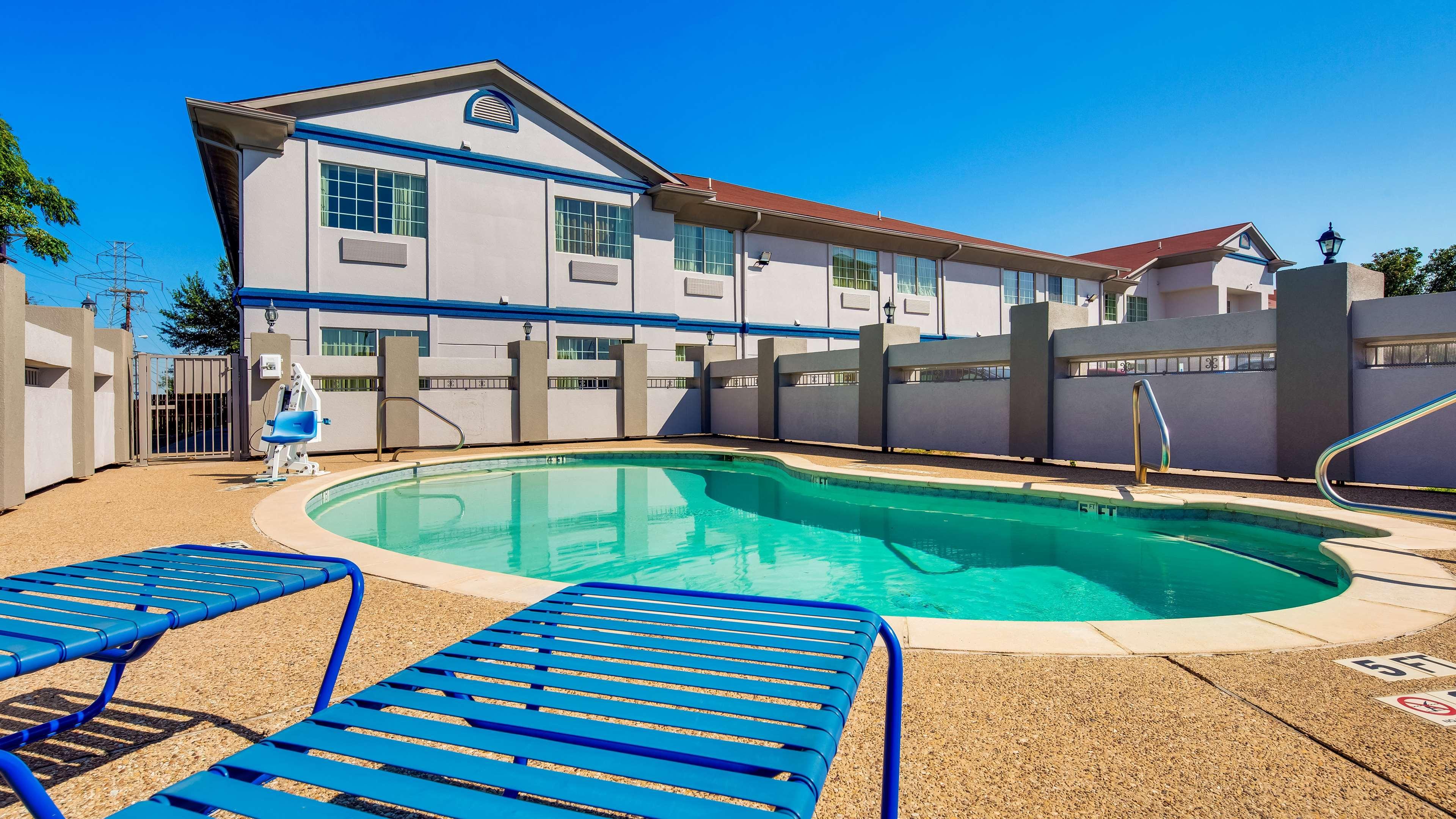 Surestay Plus By Best Western Fort Worth Benbrook Exterior photo