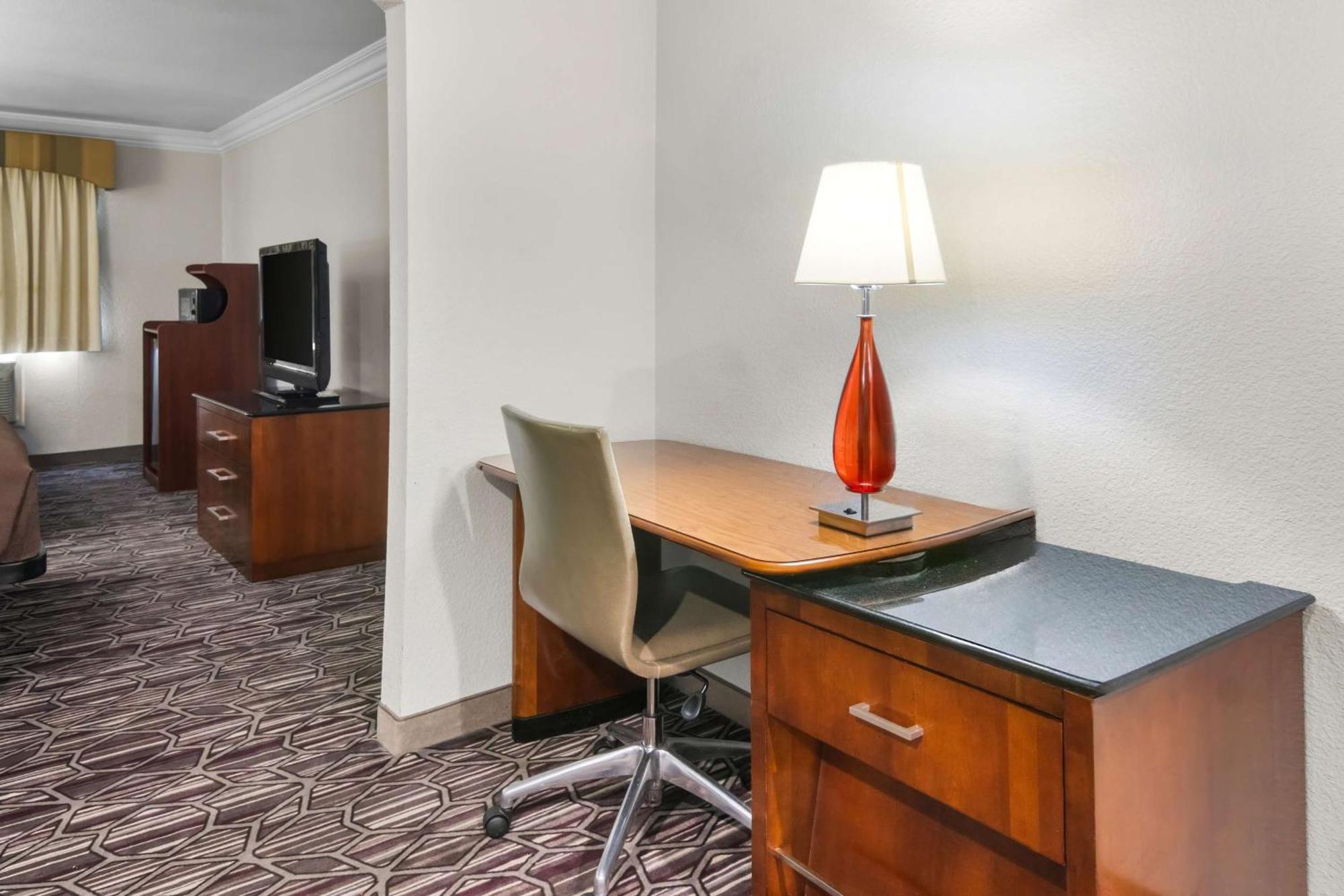 Surestay Plus By Best Western Fort Worth Benbrook Exterior photo