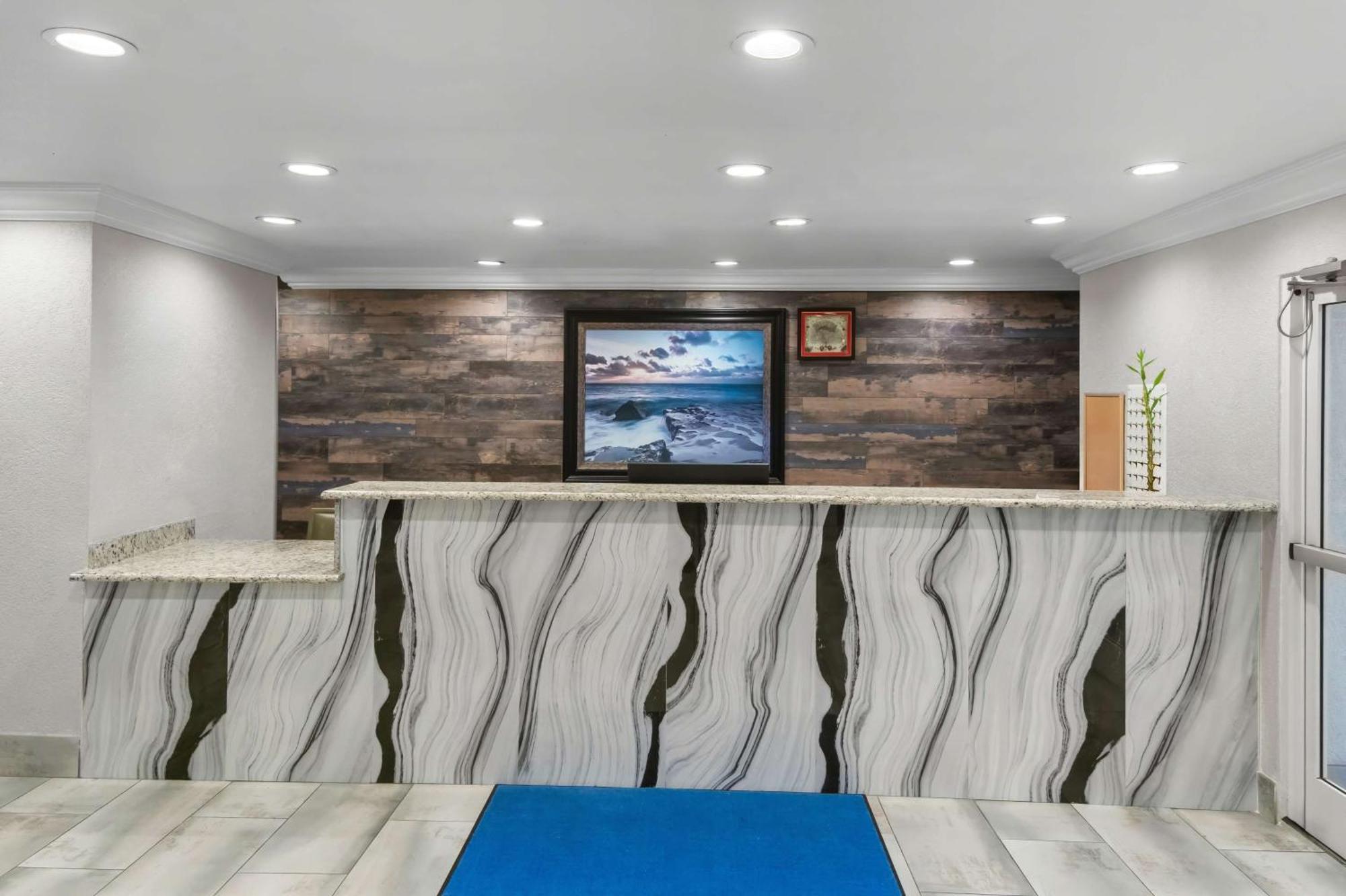 Surestay Plus By Best Western Fort Worth Benbrook Exterior photo