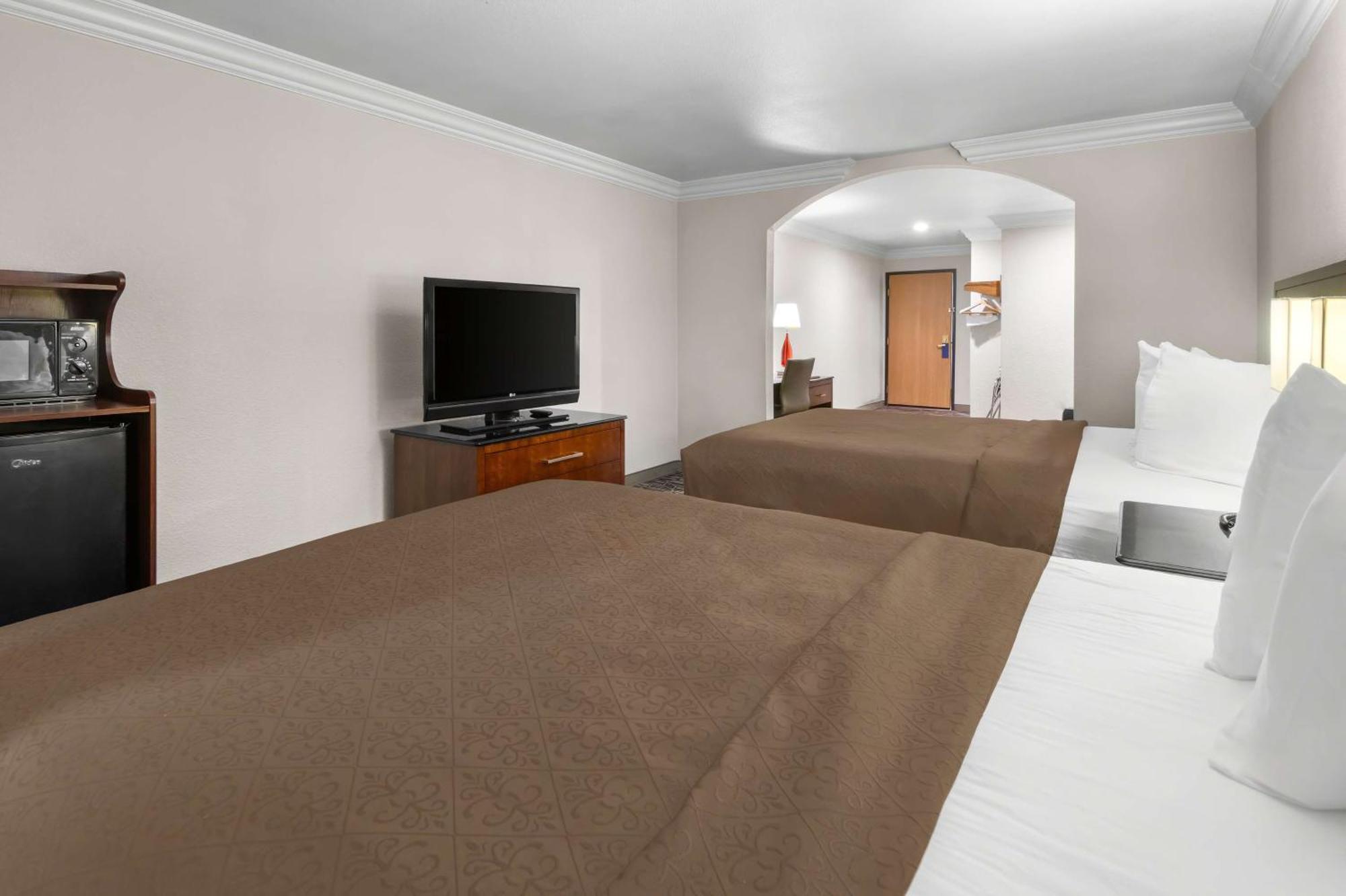 Surestay Plus By Best Western Fort Worth Benbrook Exterior photo
