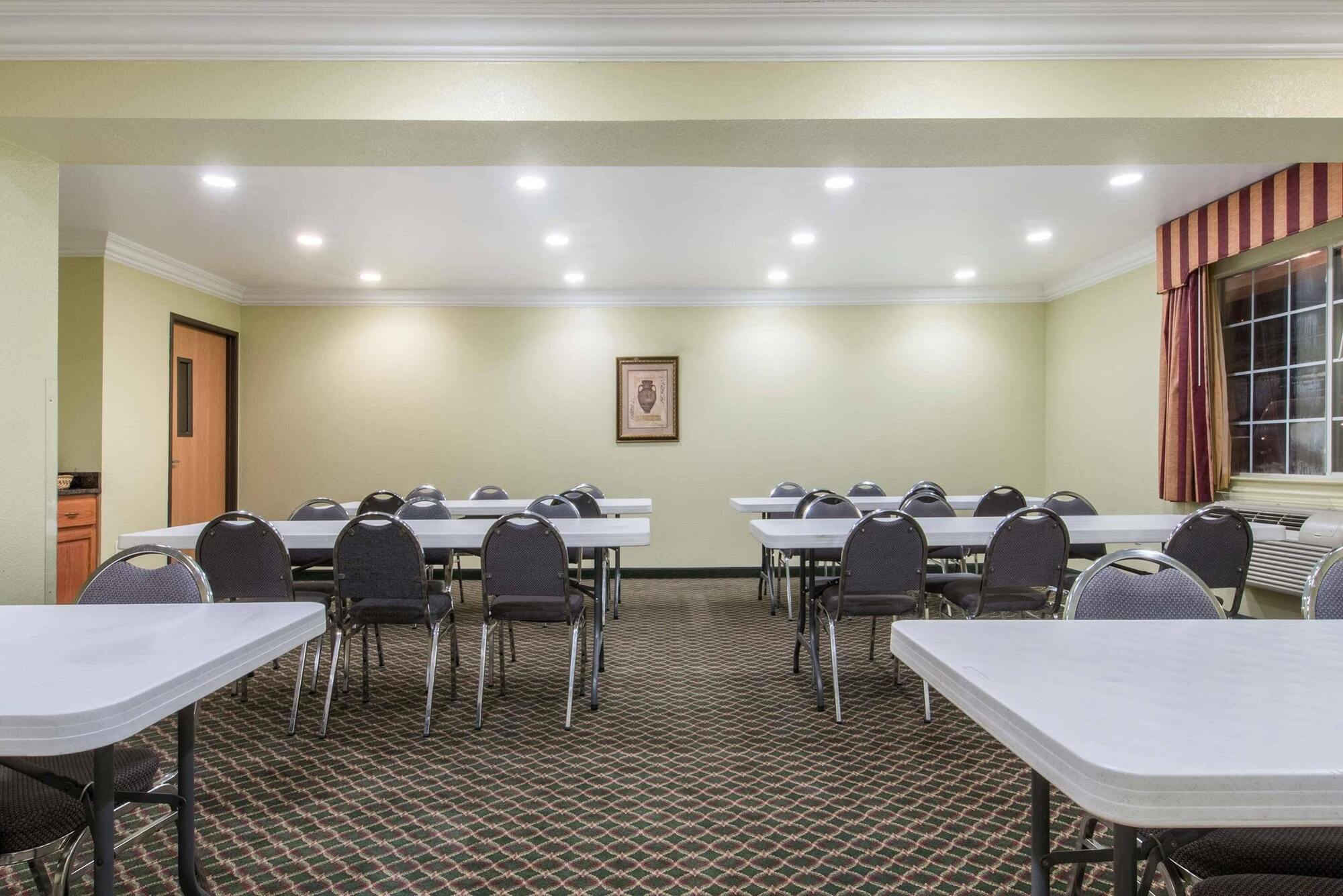 Surestay Plus By Best Western Fort Worth Benbrook Exterior photo